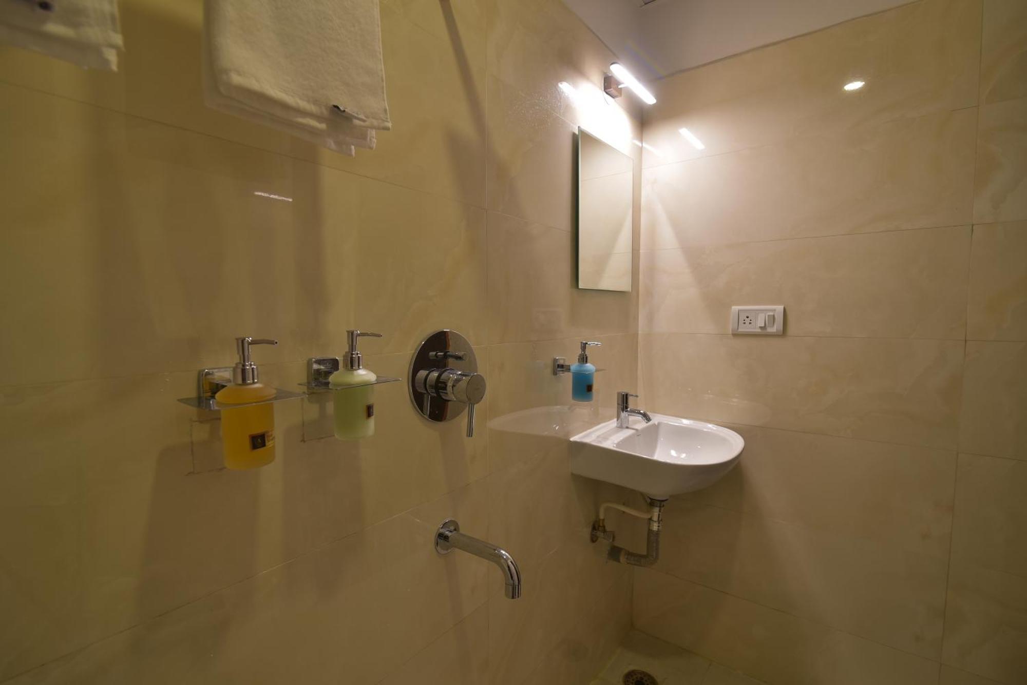 Address 24 Inn Bangalore Eksteriør billede